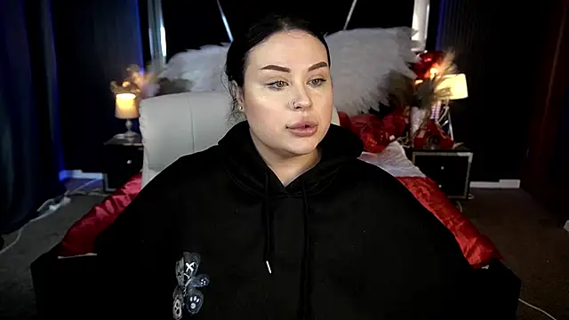 SerahMirabeli online show from February 4, 2026, 8:25 pm