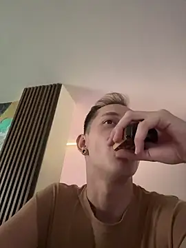 Snapshot of dimitryivanovv chatting on November 5, 2025, 11:43 am dimitryivanovv online show from November 5, 2025, 11:43 am