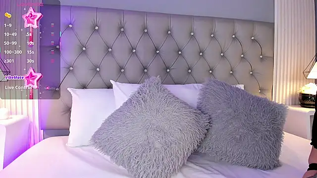 LunaBloomn online show from March 18, 2026, 5:05 pm