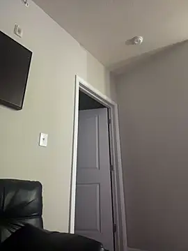 Snapshot of AllesandraLove chatting on February 7, 2026, 2:37 am AllesandraLove online show from February 7, 2026, 2:37 am