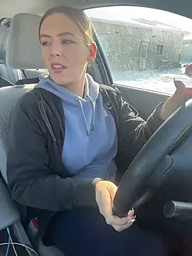 Snapshot of AllesandraLove chatting on February 9, 2026, 3:27 pm AllesandraLove online show from February 9, 2026, 3:27 pm