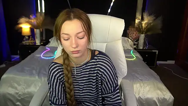 FoxyMayy online show from November 20, 2025, 2:17 pm