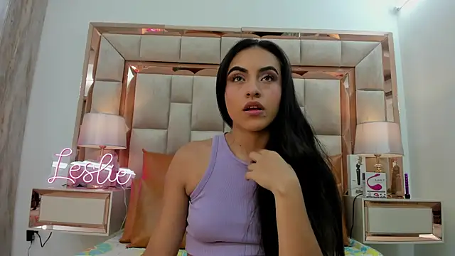 Snapshot of Leslie_Bussh_ chatting on October 7, 2025, 7:55 pm Leslie Bussh online show from October 7, 2025, 7:55 pm