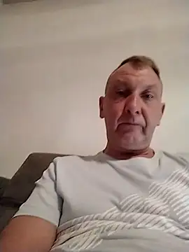 Snapshot of niezlomny75 chatting on September 10, 2025, 10:43 pm niezlomny75 online show from September 10, 2025, 10:43 pm