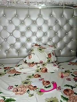 ZARAY 1118 online show from November 20, 2025, 9:36 pm