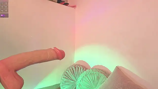 ashlynnlowe  online show from November 8, 2025, 7:34 pm