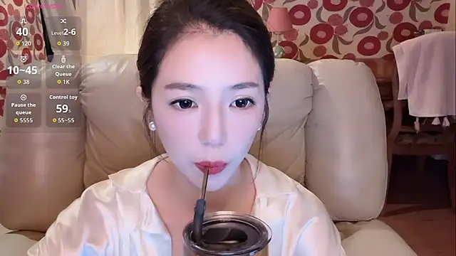 miss-lin online show from October 6, 2025, 1:08 pm