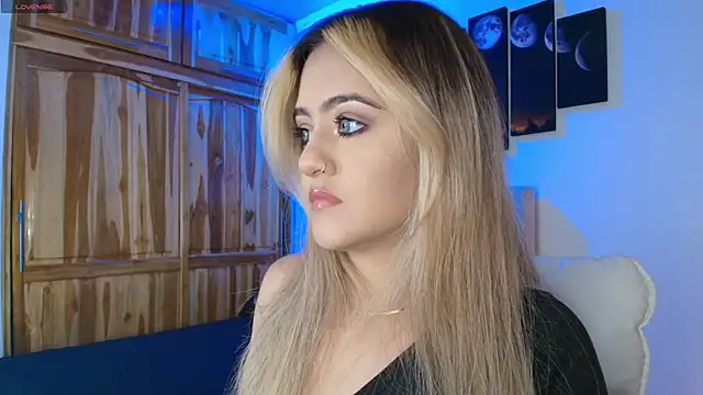 Snapshot of MaryMoon_ chatting on October 12, 2025, 7:13 pm MaryMoon online show from October 12, 2025, 7:13 pm