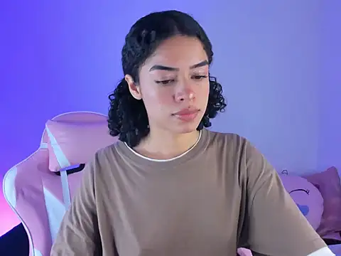 maddy parker   online show from November 21, 2025, 7:34 pm