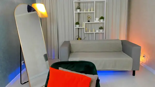 Snapshot of Nina_Devillle chatting on October 8, 2025, 3:31 pm Nina Devillle online show from October 8, 2025, 3:31 pm