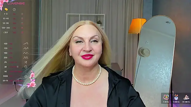 Snapshot of Nina_Devillle chatting on October 14, 2025, 3:35 pm Nina Devillle online show from October 14, 2025, 3:35 pm