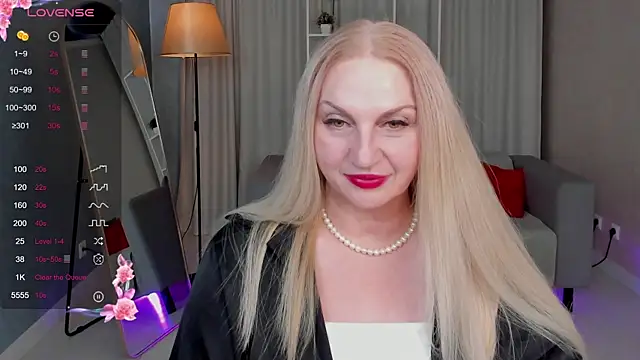 Snapshot of Nina_Devillle chatting on October 15, 2025, 3:56 pm Nina Devillle online show from October 15, 2025, 3:56 pm