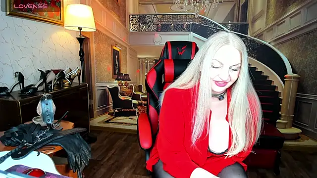 Snapshot of Nina_Devillle chatting on February 19, 2026, 1:23 am Nina Devillle online show from February 19, 2026, 1:23 am