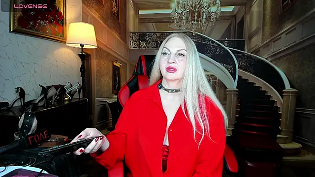 Snapshot of Nina_Devillle chatting on February 19, 2026, 9:00 pm Nina Devillle online show from February 19, 2026, 9:00 pm