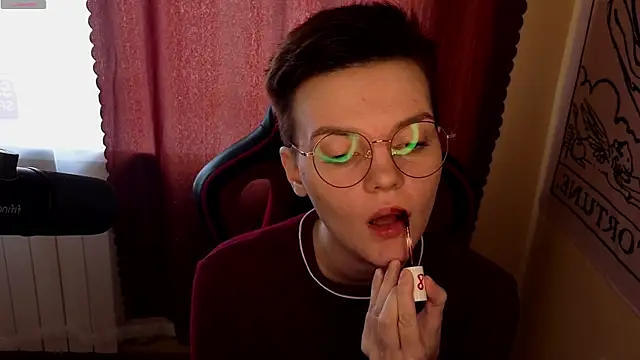 KrisNeal online show from October 5, 2025, 9:07 am