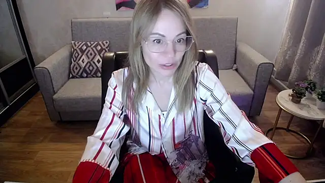 shy hot cat online show from October 6, 2025, 9:18 am