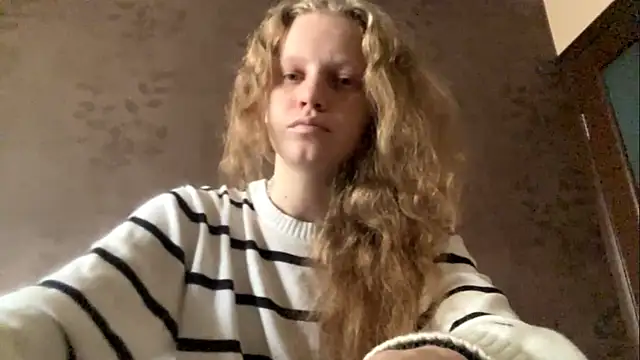 Snapshot of GlyndaCaver chatting on October 24, 2025, 11:50 am GlyndaCaver online show from October 24, 2025, 11:50 am