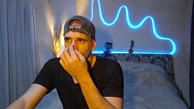 ObeyLust online show from November 18, 2025, 1:00 am