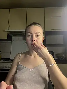 MartaLuna  online show from February 1, 2026, 9:13 pm