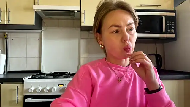 MartaLuna  online show from March 16, 2026, 8:07 am