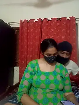 Floweryhotvabi online show from March 23, 2026, 4:44 pm