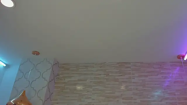 Snapshot of AliceVegga chatting on December 2, 2025, 2:39 am AliceVegga online show from December 2, 2025, 2:39 am