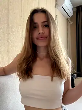 Elizabeth Tay online show from November 10, 2025, 10:14 am