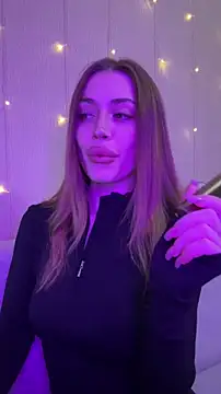 Elizabeth Tay online show from December 14, 2025, 6:56 pm