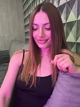 Elizabeth Tay online show from March 10, 2026, 6:35 pm