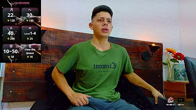 JhosuaVega online show from September 18, 2025, 2:13 am