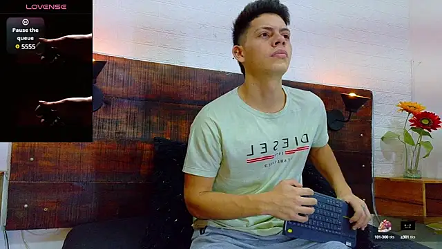 JhosuaVega online show from September 23, 2025, 2:03 am