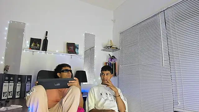 xxKamadevaxx online show from March 3, 2026, 1:06 pm