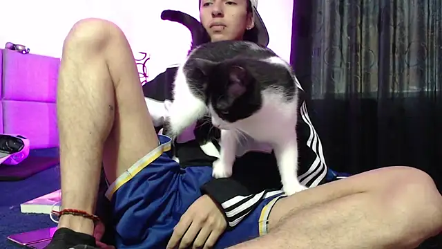 NaytonFreeman online show from November 21, 2025, 11:31 am