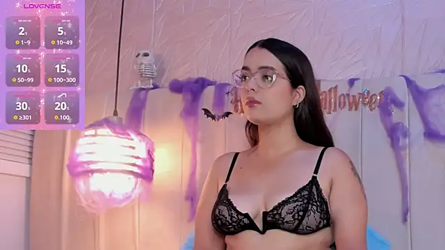 hannahst  online show from October 8, 2025, 8:06 pm