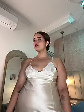 hannahst  online show from May 11, 2026, 8:39 pm