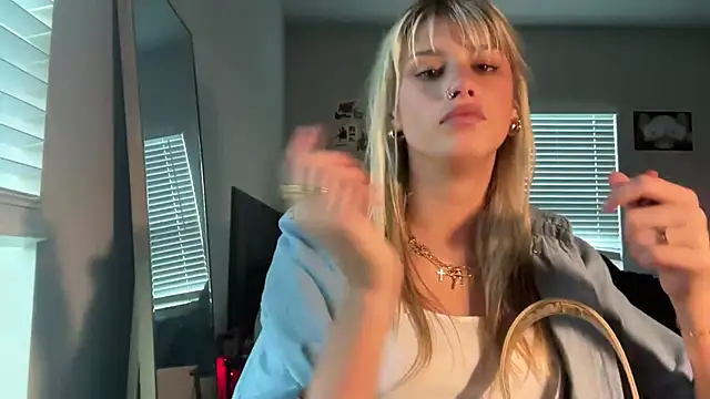 Snapshot of AnnGrayson chatting on September 24, 2025, 8:12 pm AnnGrayson online show from September 24, 2025, 8:12 pm