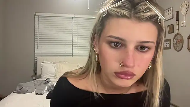 Snapshot of AnnGrayson chatting on October 2, 2025, 11:34 pm AnnGrayson online show from October 2, 2025, 11:34 pm