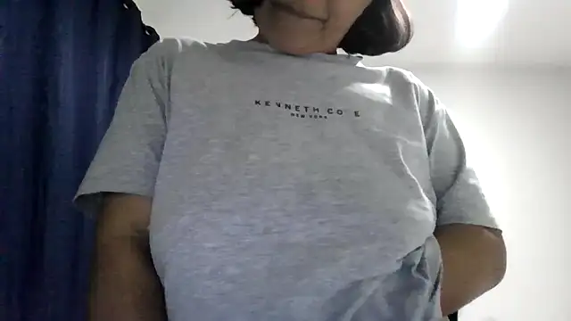 Snapshot of adri89-g chatting on June 18, 2026, 4:46 am adri89-g online show from June 18, 2026, 4:46 am
