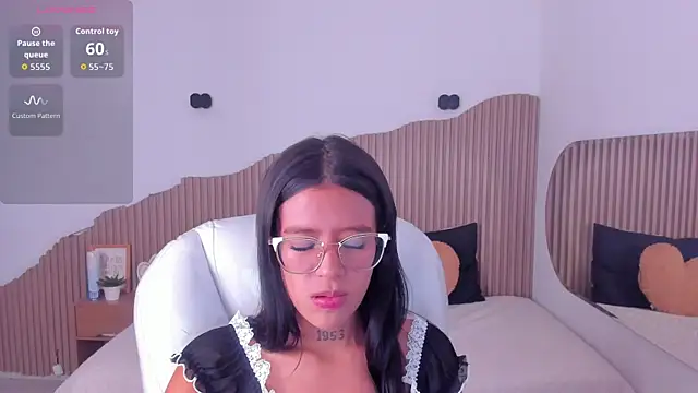 Snapshot of Iris8_ chatting on June 9, 2026, 8:20 pm Iris8 online show from June 9, 2026, 8:20 pm