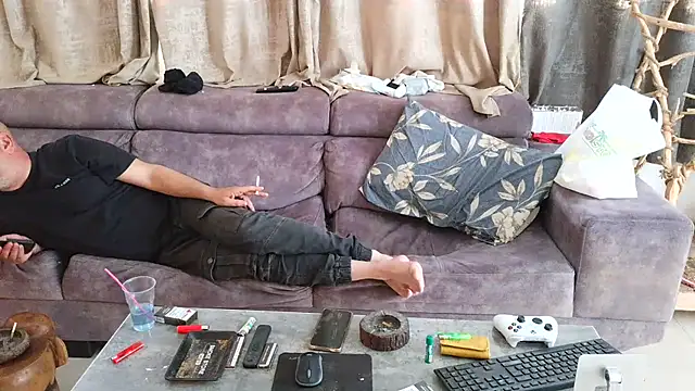 Alexis21821 online show from April 5, 2026, 1:52 pm