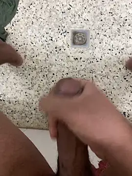 ali  ali210 online show from December 16, 2025, 11:10 pm