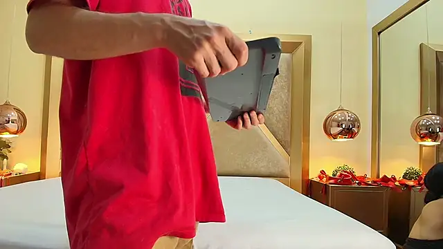 EthanCollen online show from September 30, 2025, 10:37 pm