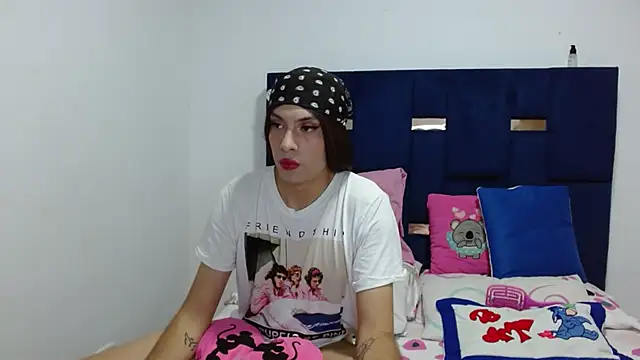Snapshot of PinkLuna_LolaBloom chatting on May 3, 2026, 3:23 am PinkLuna LolaBloom online show from May 3, 2026, 3:23 am