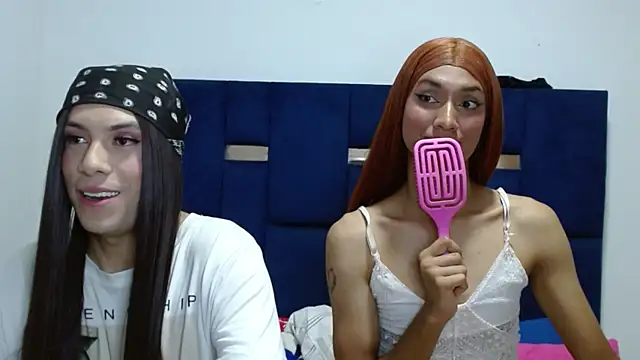 Snapshot of PinkLuna_LolaBloom chatting on May 15, 2026, 11:45 pm PinkLuna LolaBloom online show from May 15, 2026, 11:45 pm