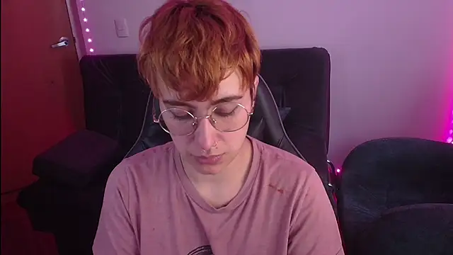 Miacatsito3 online show from October 2, 2025, 5:31 pm