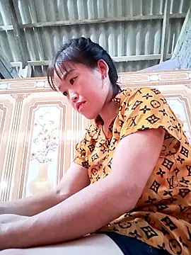 Snapshot of Vuong_x chatting on September 17, 2025, 8:27 am Vuong x online show from September 17, 2025, 8:27 am