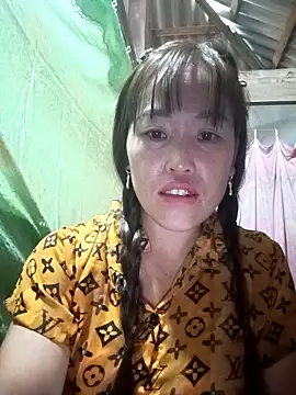 Snapshot of Vuong_x chatting on October 6, 2025, 1:47 am Vuong x online show from October 6, 2025, 1:47 am