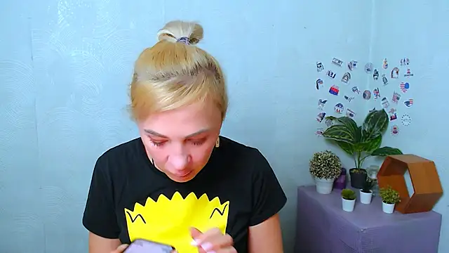 EmmaCat  online show from December 3, 2025, 6:10 am