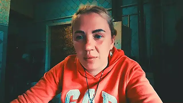 EmmaCat  online show from April 27, 2026, 9:18 am