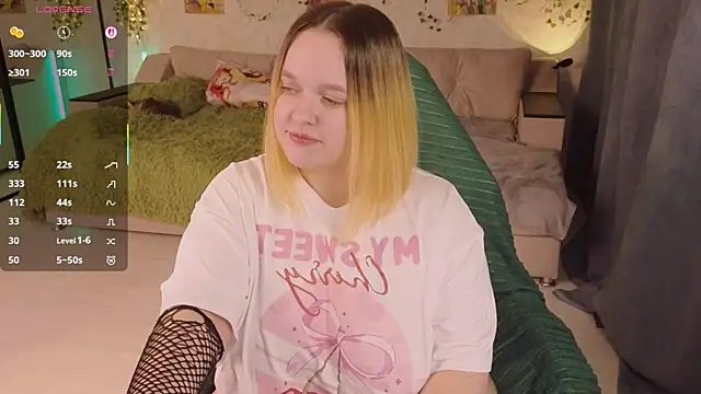 Snapshot of Aki_nohana chatting on October 24, 2025, 1:07 pm Aki nohana online show from October 24, 2025, 1:07 pm